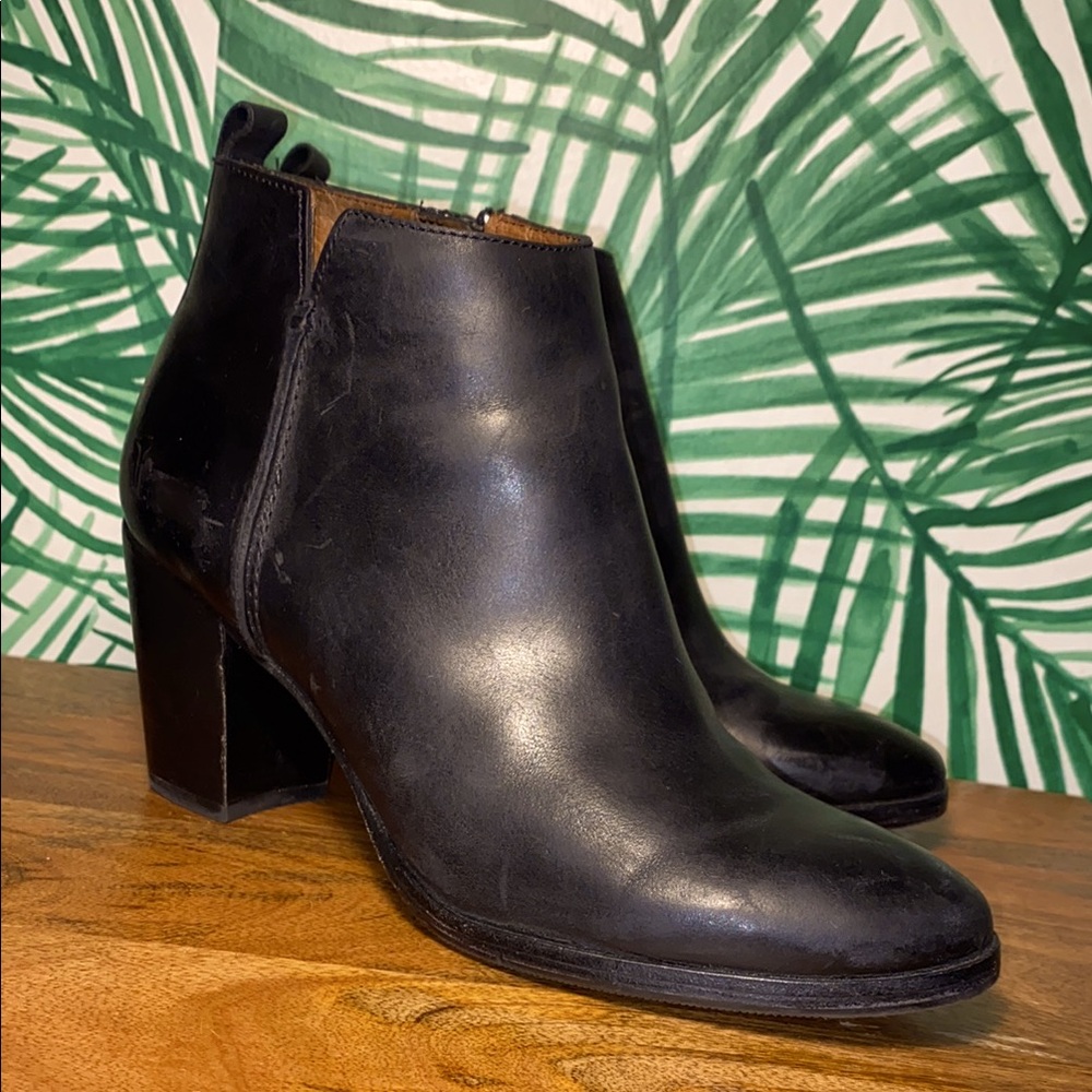 Frye Black Leather Zip Ankle Booties Women’s 7.5 B